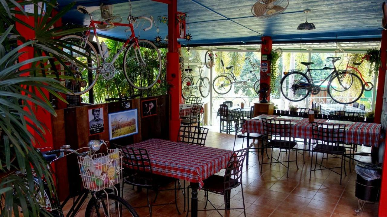 Swiss Ticino Guesthouse & Restaurant Mae Wang Екстер'єр фото